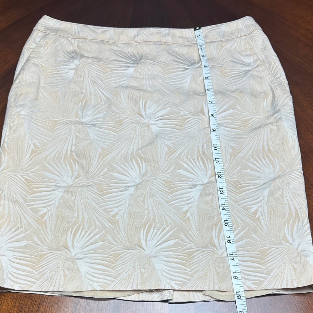 Max Mara Beige Jacquard Skirt Suit • Elegant Tailored Two-Piece • Size 6 - Picture 15 of 16